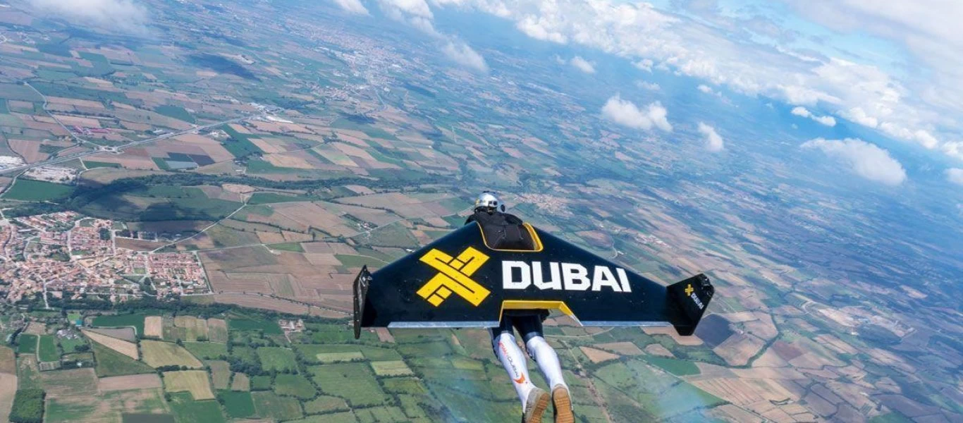 Jetman Dubai: «Μισός άνθρωπος μισός μαχητικό» - Φόρεσε την ειδική εξάρτηση και έγινε… πύραυλος